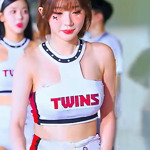 이주은은 다리에 부상을 입었고 목소리가 감기 걸린 것처럼 들려요